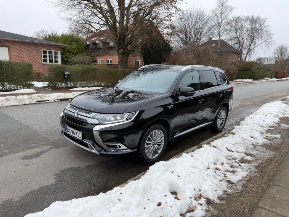 Mitsubishi Outlander 2,4 PHEV Instyle CVT 4WD 5d