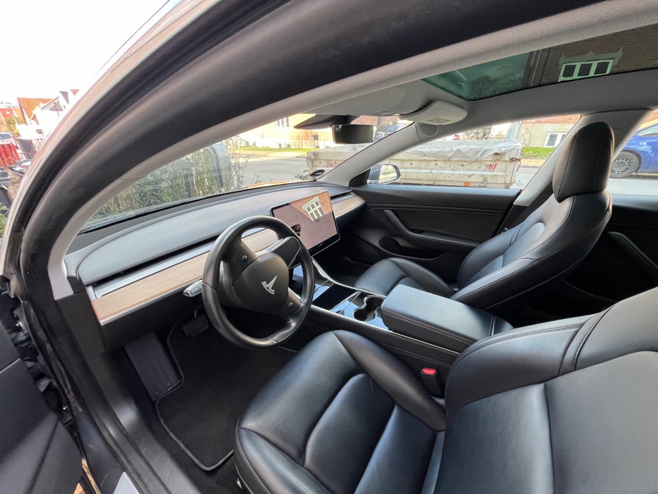 Tesla Model 3 Long Range AWD 4d