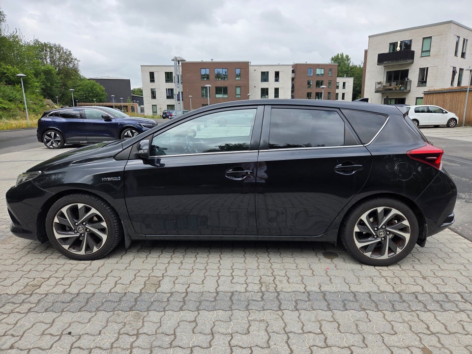 Toyota Auris 1,8 Hybrid H4 CVT 5d
