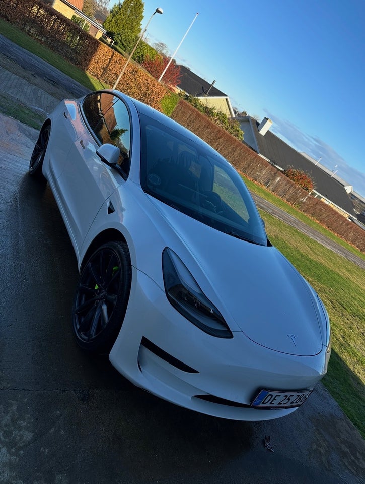 Tesla Model 3 Standard Range+ RWD 4d
