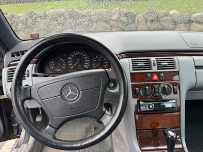 Mercedes E230 2,3 Elegance 4d