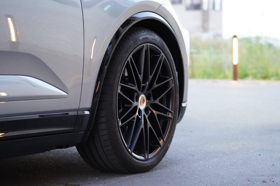 Porsche Macan Turbo 5d