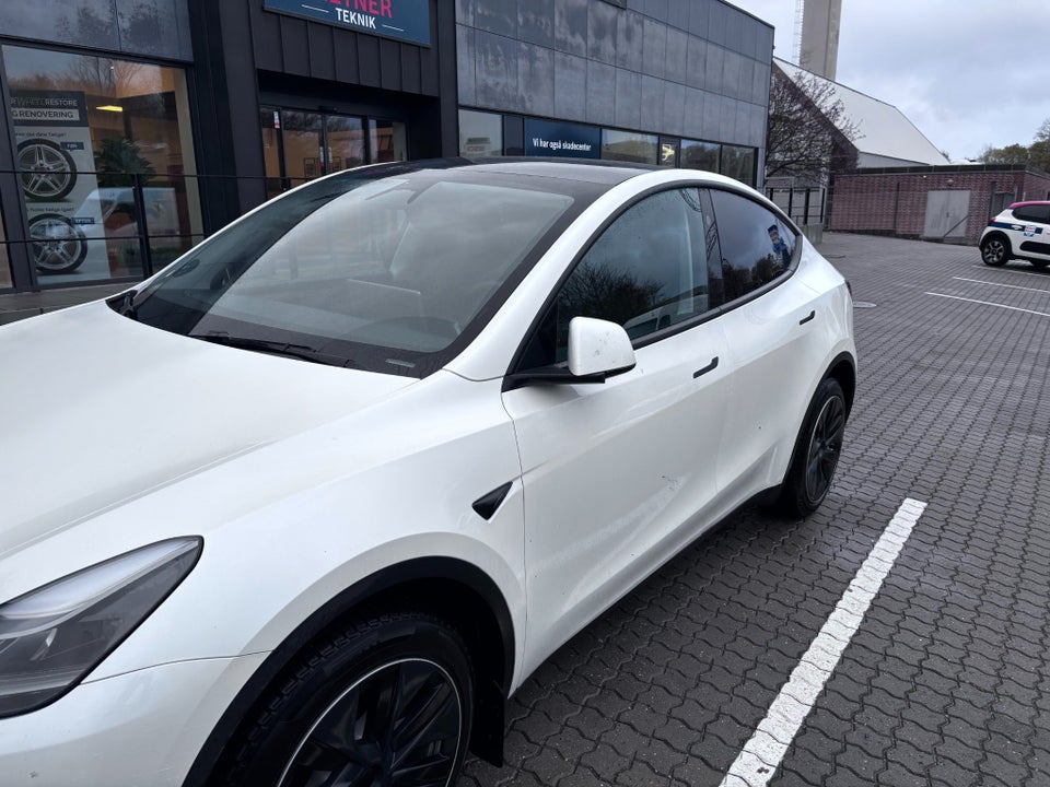Tesla Model Y Long Range AWD 5d