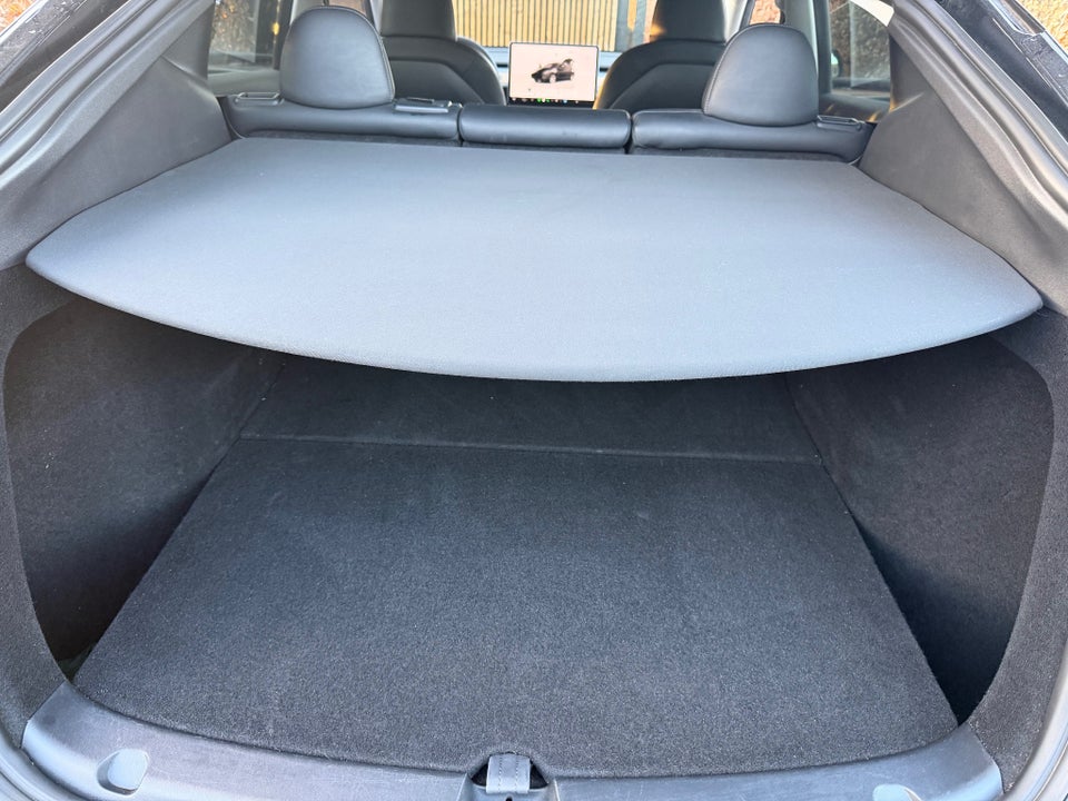 Tesla Model Y Long Range AWD 5d