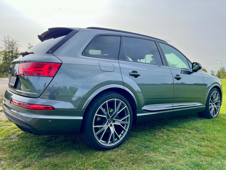 Audi Q7 3,0 TDi 272 S-line quattro Tiptr. 5d