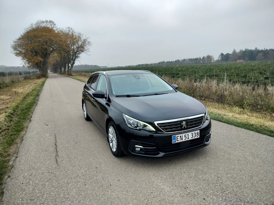 Peugeot 308 1,5 BlueHDi 130 Style SW 5d