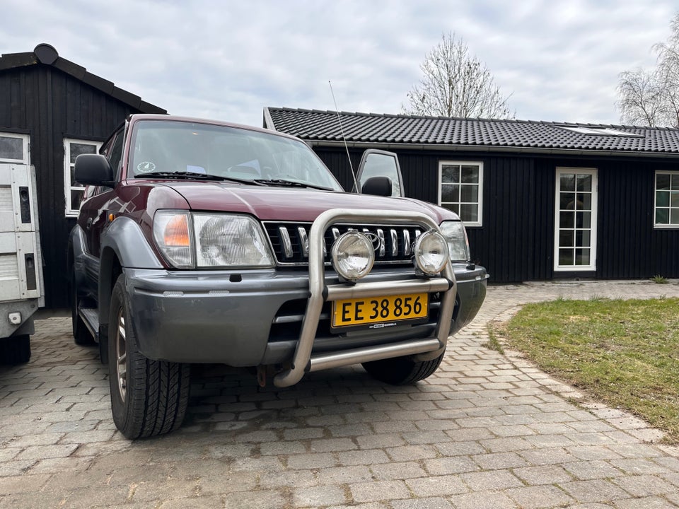 Toyota Land Cruiser 3,0 TD 4x4 GX Van 3d