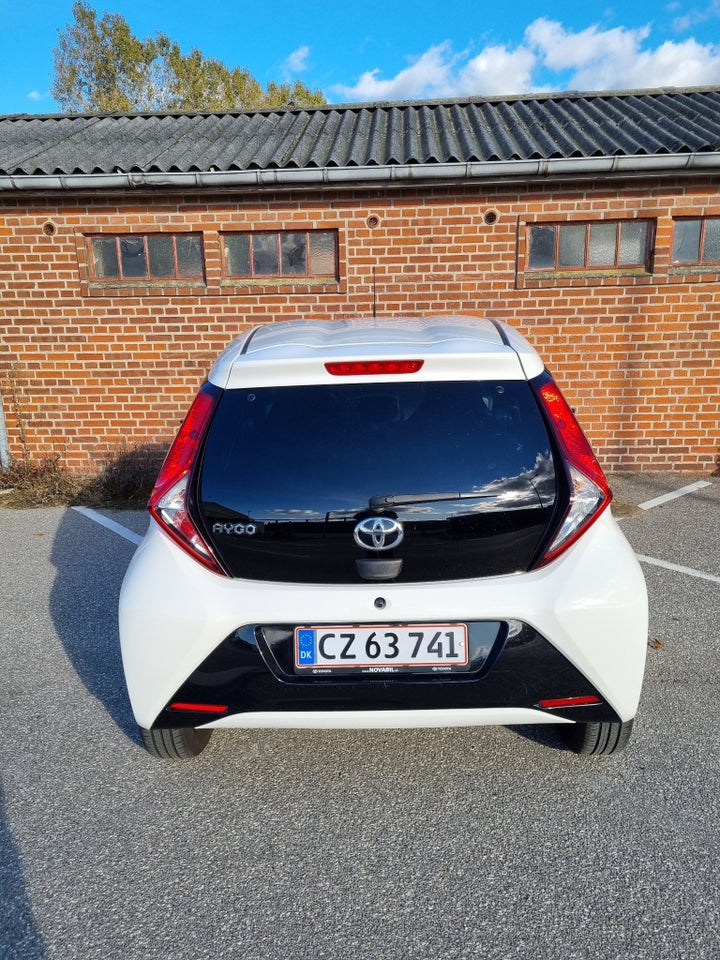 Toyota Aygo 1,0 VVT-i x-press 5d