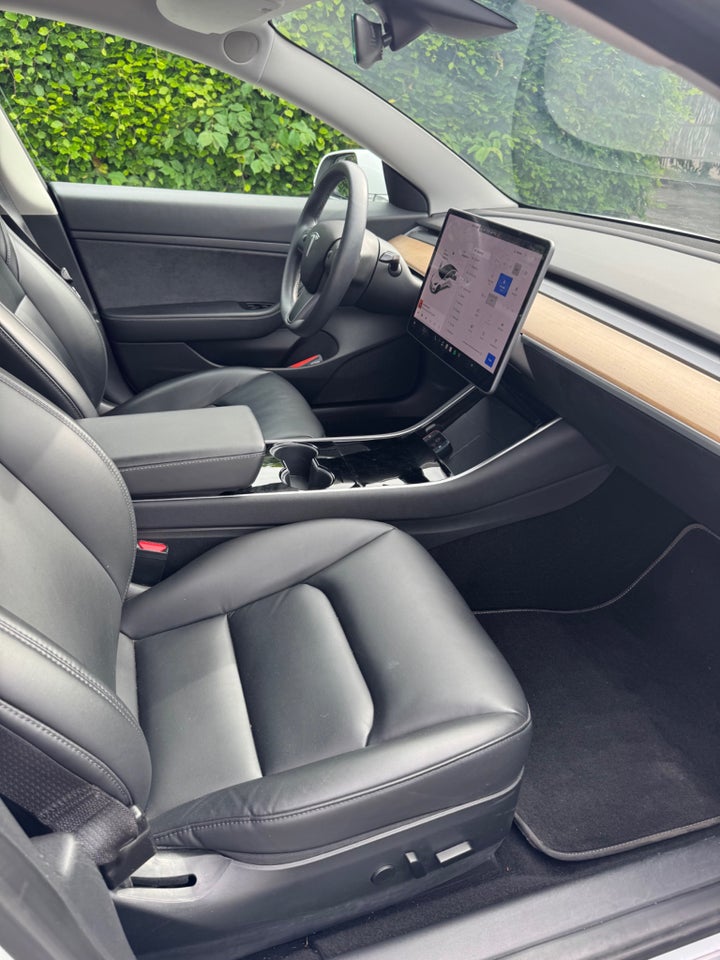 Tesla Model 3 Standard Range+ RWD 4d