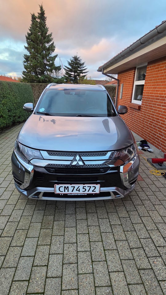 Mitsubishi Outlander 2,4 PHEV Instyle CVT 4WD 5d