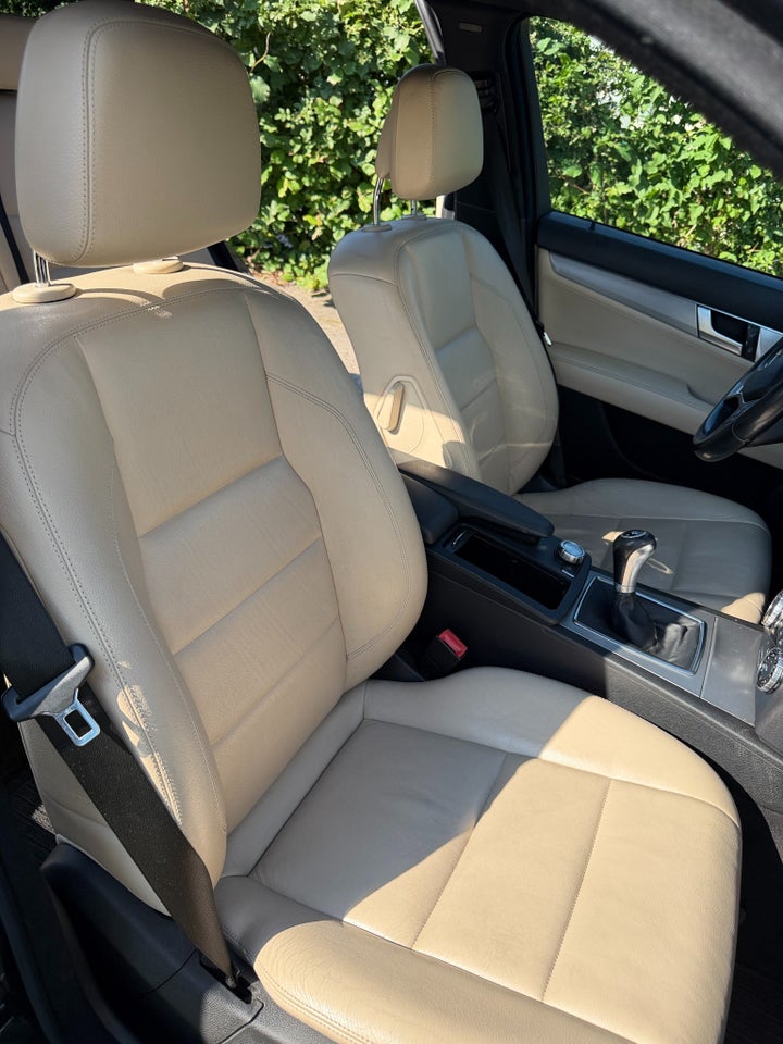 Mercedes C220 2,2 CDi Avantgarde stc. 5d
