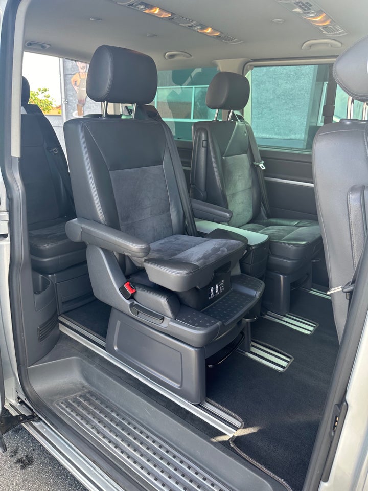 VW Multivan 2,0 TDi 180 Highline DSG kort 4d