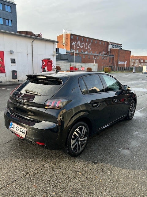 Peugeot 208 1,2 PureTech 100 Allure 5d