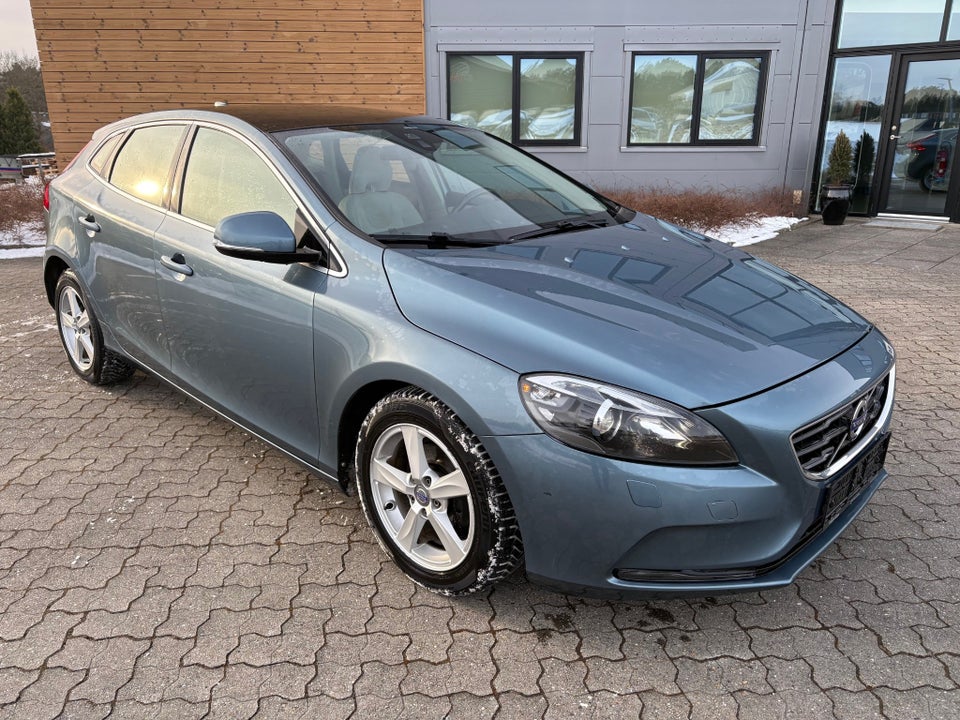 Volvo V40 1,6 D2 115 Momentum 5d