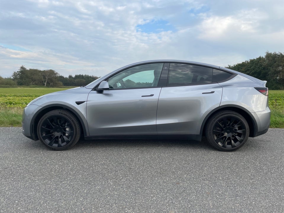Tesla Model Y Long Range AWD 5d