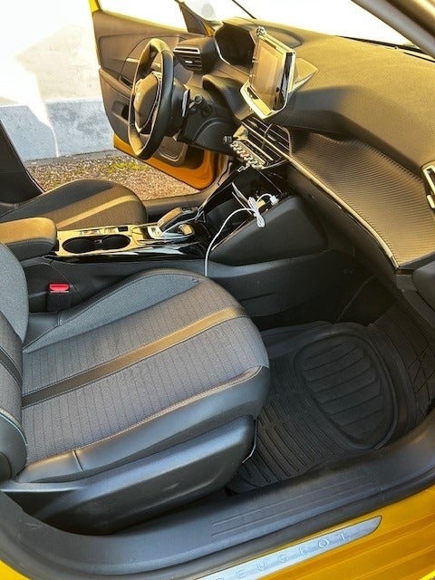 Peugeot 208 1,2 PureTech 100 Allure EAT8 5d