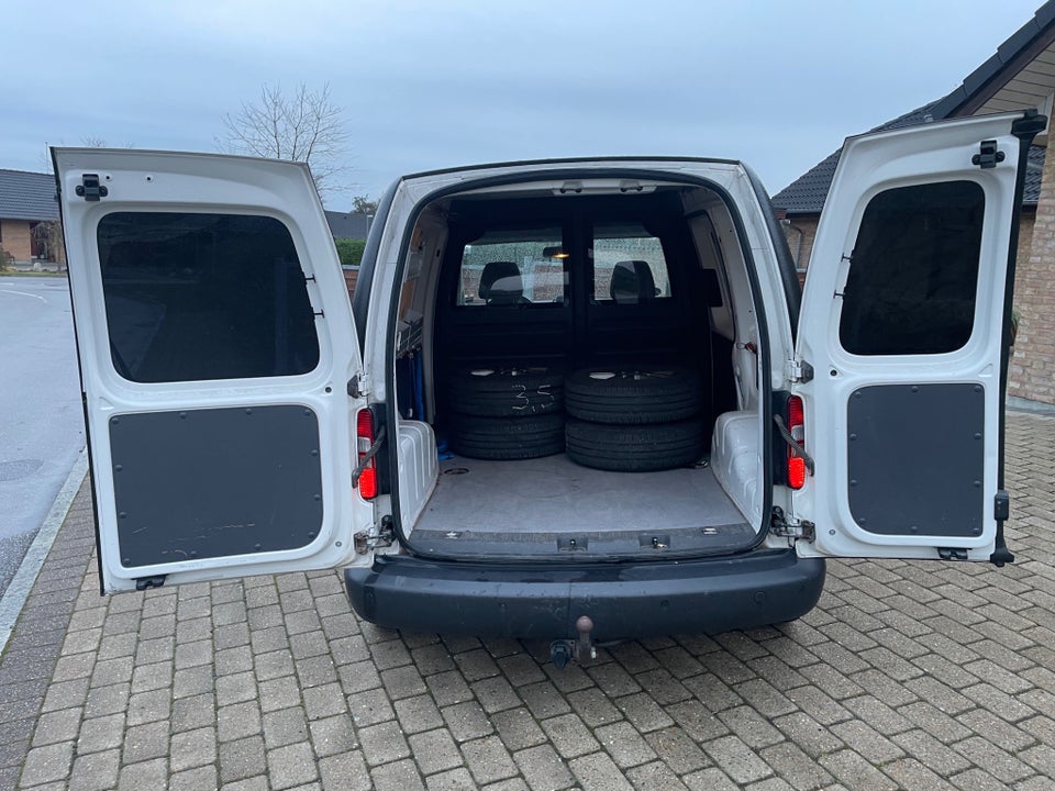 VW Caddy 1,6 TDi 102 DSG BMT Van 4d