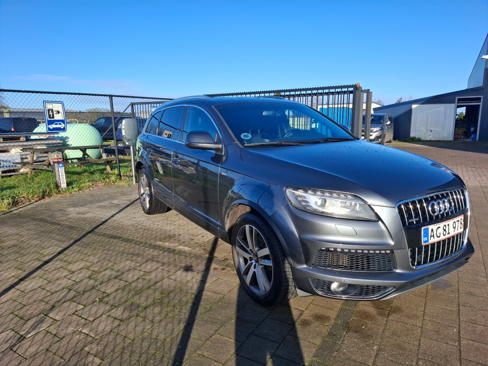 Audi Q7 3,0 TDi S-line quattro Tiptr. 7prs 5d