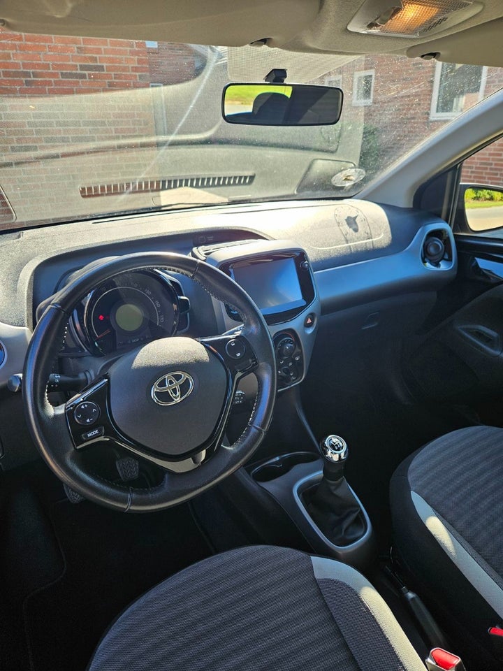 Toyota Aygo 1,0 VVT-i x-play 5d