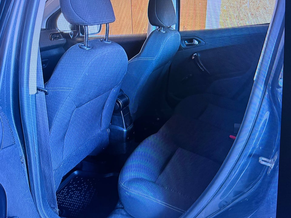 Peugeot 208 1,0 VTi Access 5d