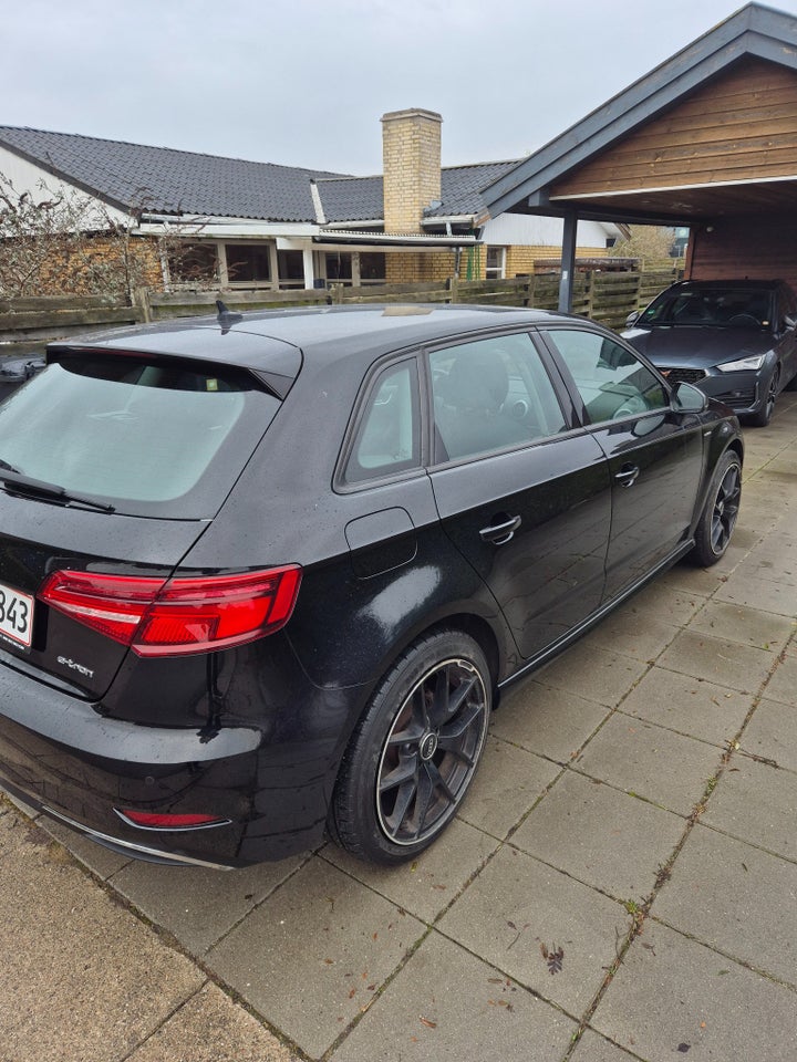 Audi A3 1,4 e-tron S-line Sportback S-tr. 5d
