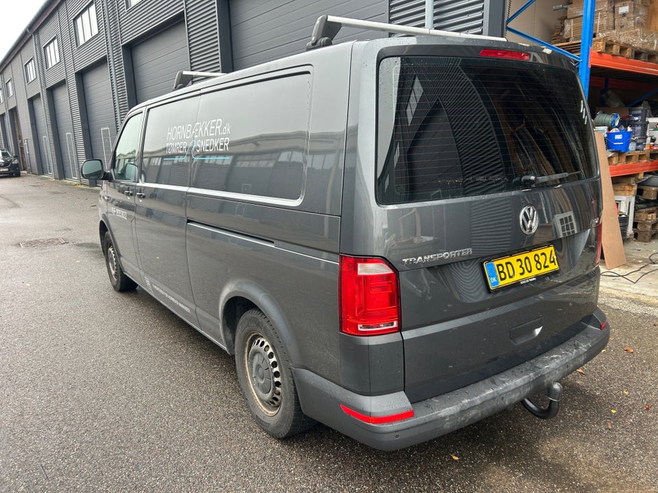 VW Transporter 2,0 TDi 140 Kassevogn DSG lang