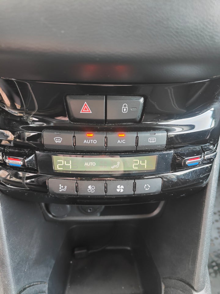 Peugeot 208 1,6 BlueHDi 100 Envy 5d