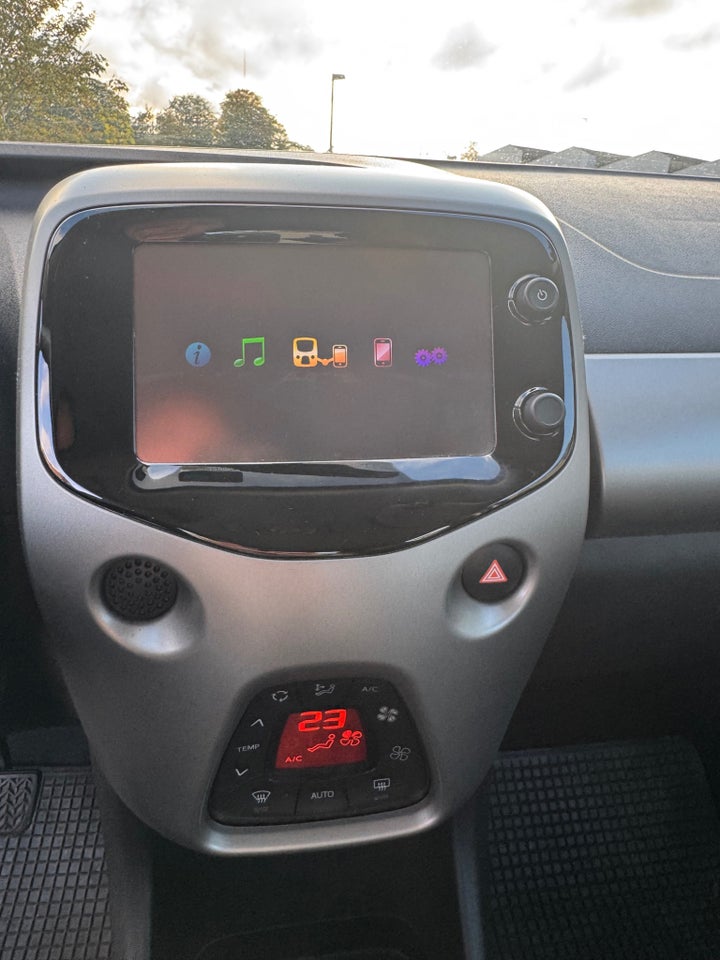 Citroën C1 1,2 PureTech Iconic 5d