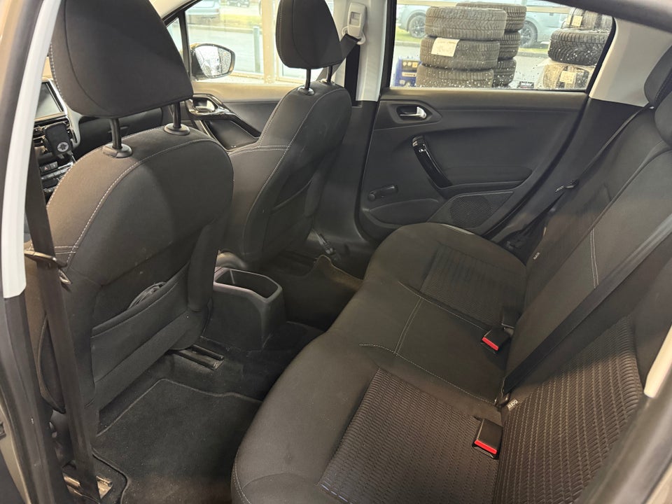 Peugeot 208 1,2 VTi Allure Sky 5d