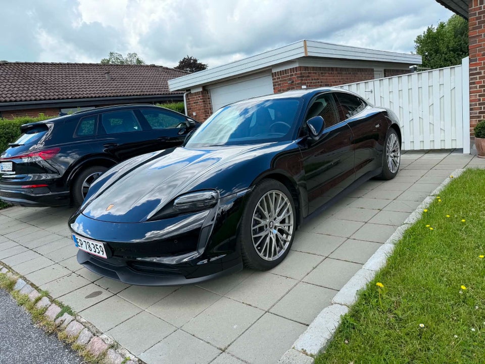 Porsche Taycan 4d