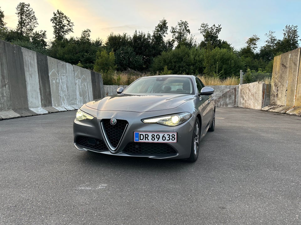 Alfa Romeo Giulia 2,2 JTD 180 aut. 4d
