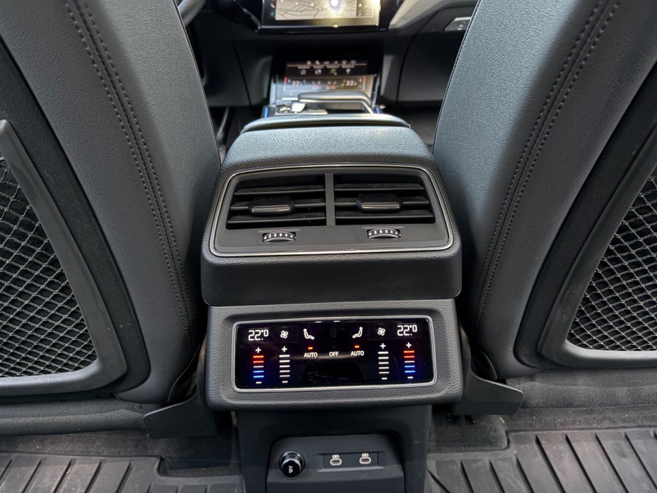 Audi Q8 e-tron 55 Advanced quattro 5d