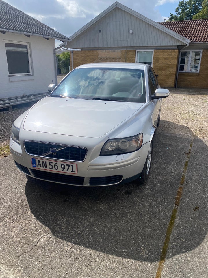 Volvo S40 1,6 Kinetic 4d