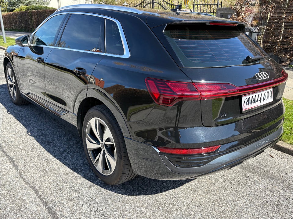 Audi Q8 e-tron 55 Advanced quattro 5d