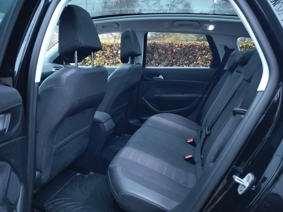 Peugeot 308 1,5 BlueHDi 130 Style SW 5d