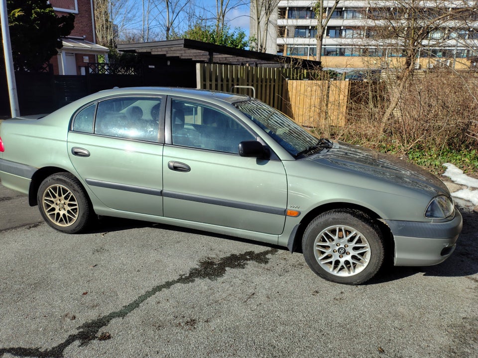 Toyota Avensis 1,8 VVT-i Sol stc. 5d