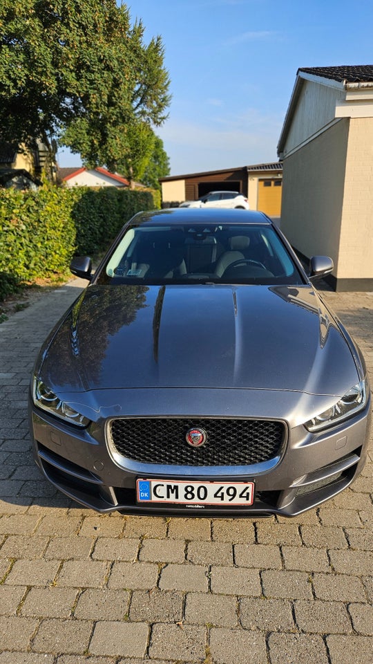 Jaguar XE 2,0 D163 Pure 4d