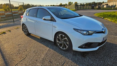 Toyota Auris 1,8 Hybrid H2 Style Skyview CVT 5d