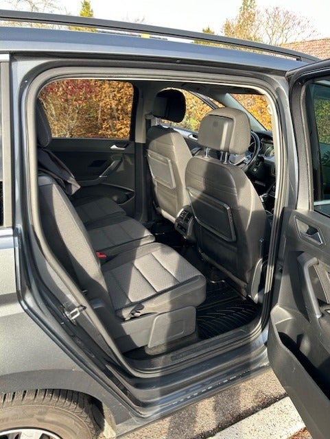 VW Touran 1,6 TDi 115 Comfortline Connect DSG 7prs 5d