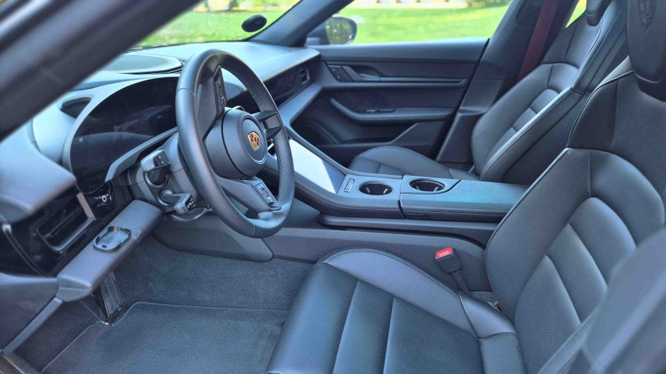 Porsche Taycan Performance+ 4d