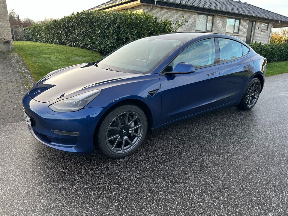 Tesla Model 3 Long Range AWD 4d
