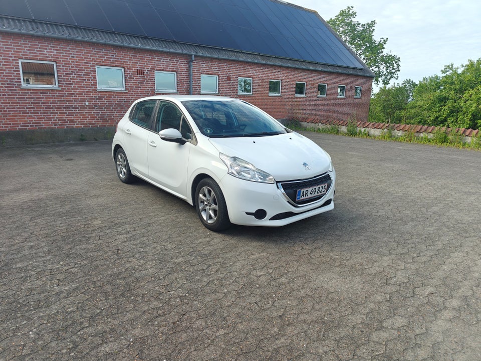Peugeot 208 1,2 VTi 82 Active Navigator 5d