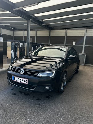 VW Jetta 2,0 TSi 200 Highline DSG 4d