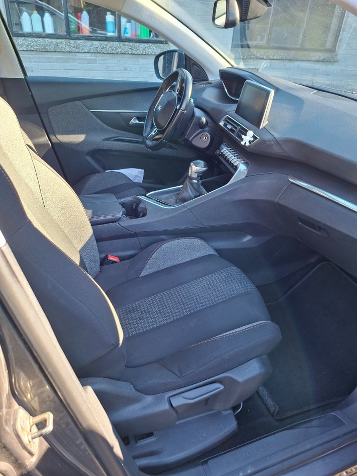 Peugeot 5008 1,6 BlueHDi 120 Active 7prs 5d