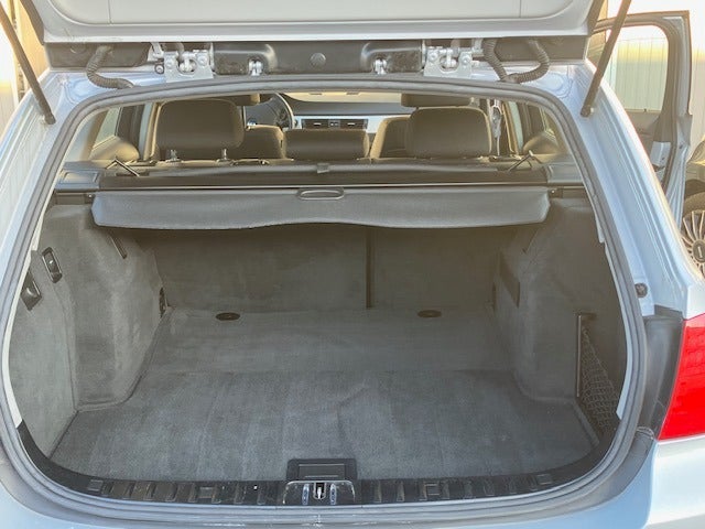 BMW 320i 2,0 Touring 5d