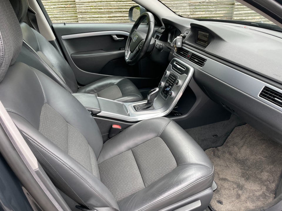 Volvo V70 2,0 T4 190 Momentum aut. 5d