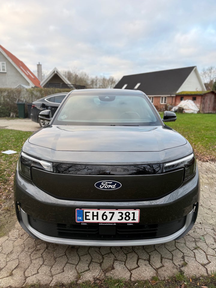 Ford Explorer 82 Premium Extended Range 5d