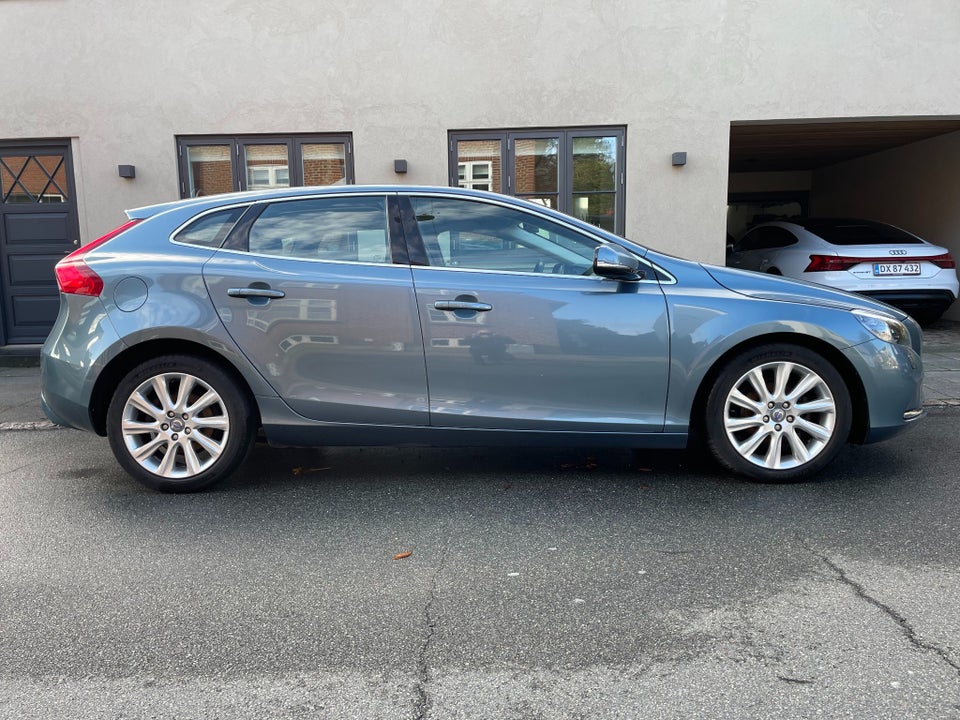 Volvo V40 1,6 D2 115 Summum 5d