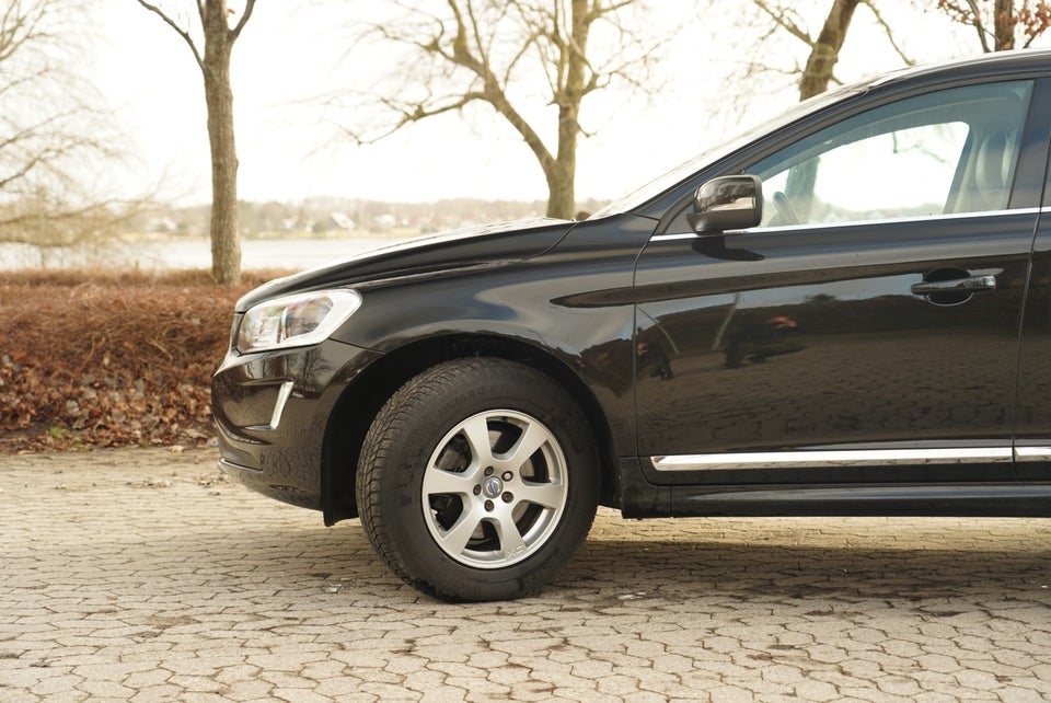 Volvo XC60 2,4 D5 220 Summum aut. AWD 5d