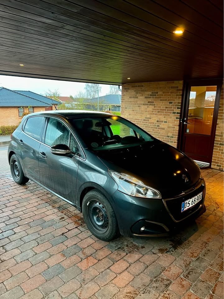 Peugeot 208 1,6 BlueHDi 100 Allure Sky 5d